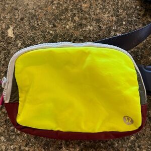 Lululemon Everywhere Belt Bag 1L Color block Neon yellow